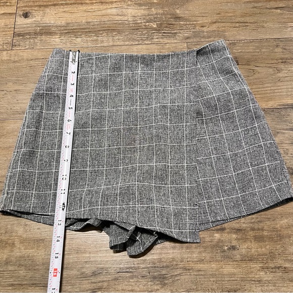 Forever 21 Skort Womens Medium Plaid Herringbone Gray Mini Skirt/ Short - Picture 7 of 8